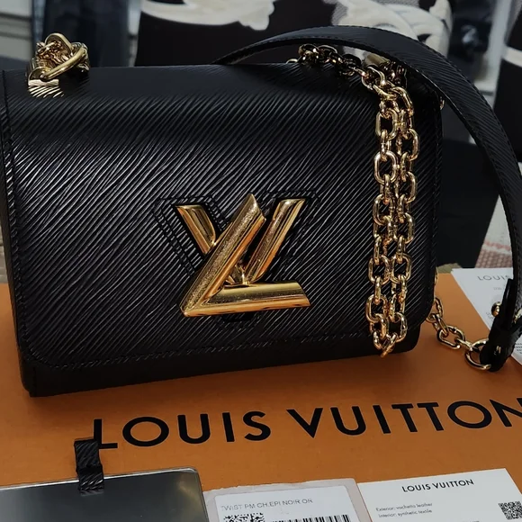 Louis Vuitton - Picture 9 of 9